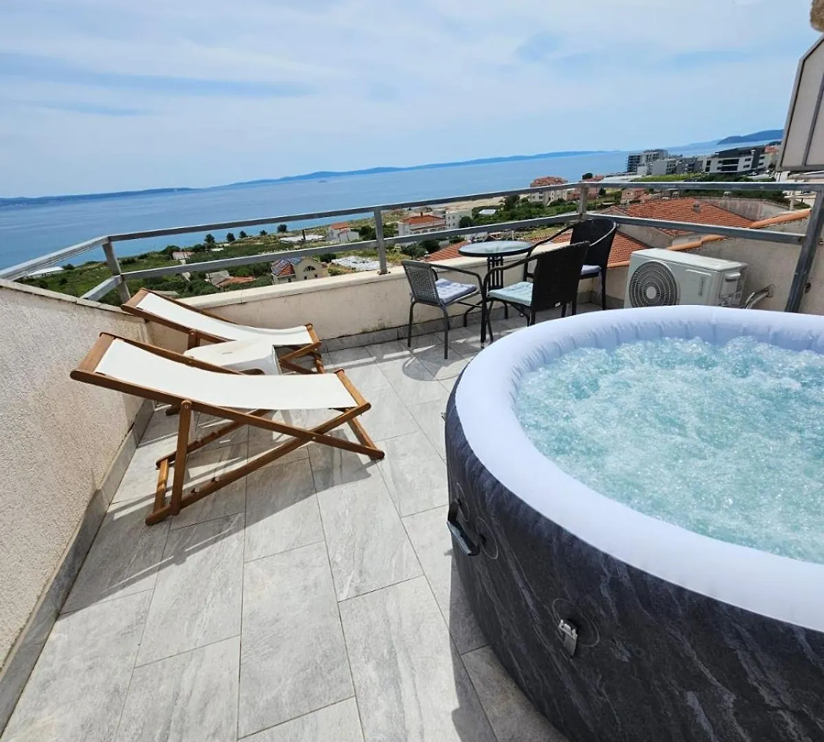 Sea View Apartment With Terrace Near The Beach Split