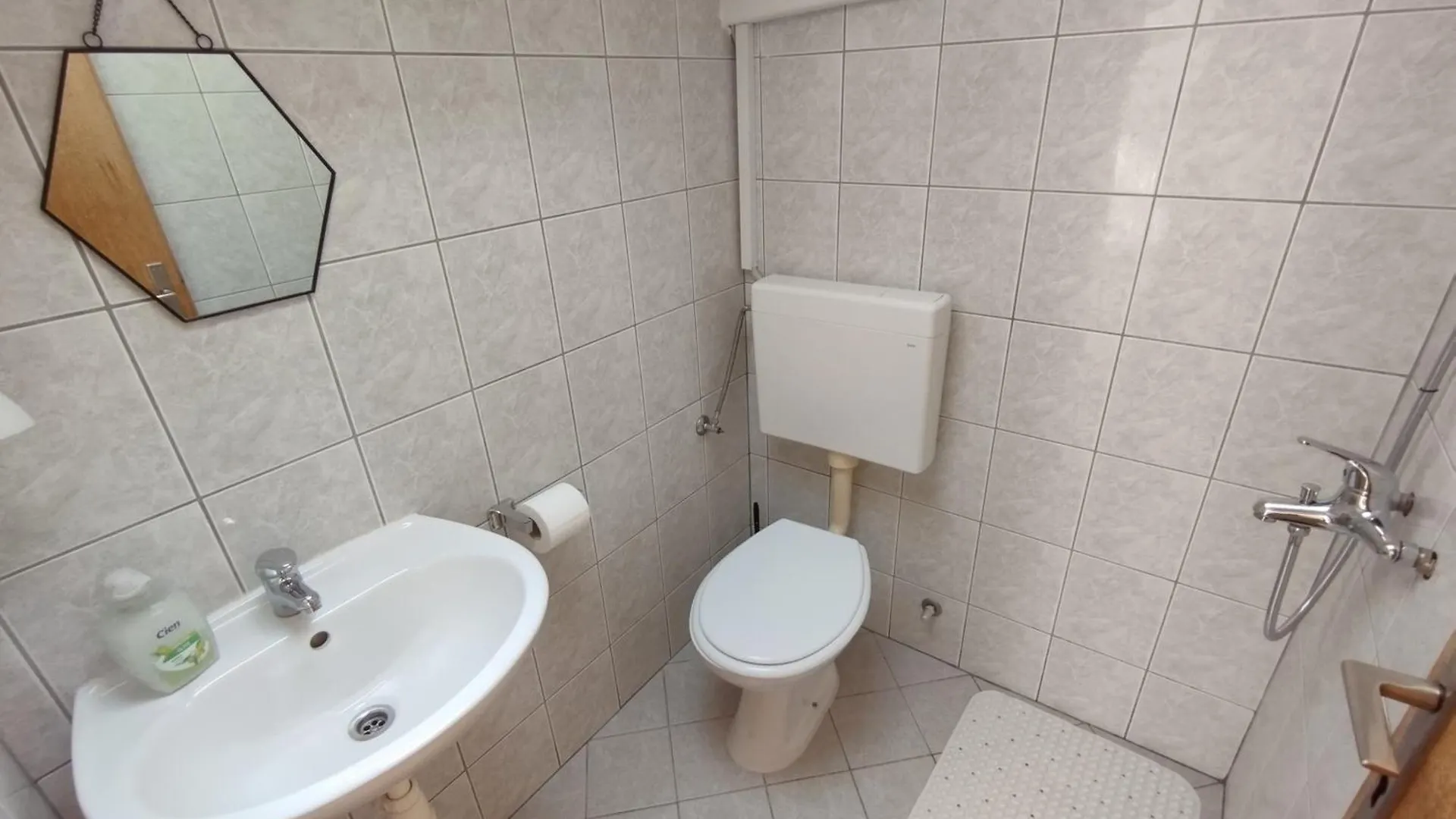 Sea View Apartment With Terrace Near The Beach Split Horvátország